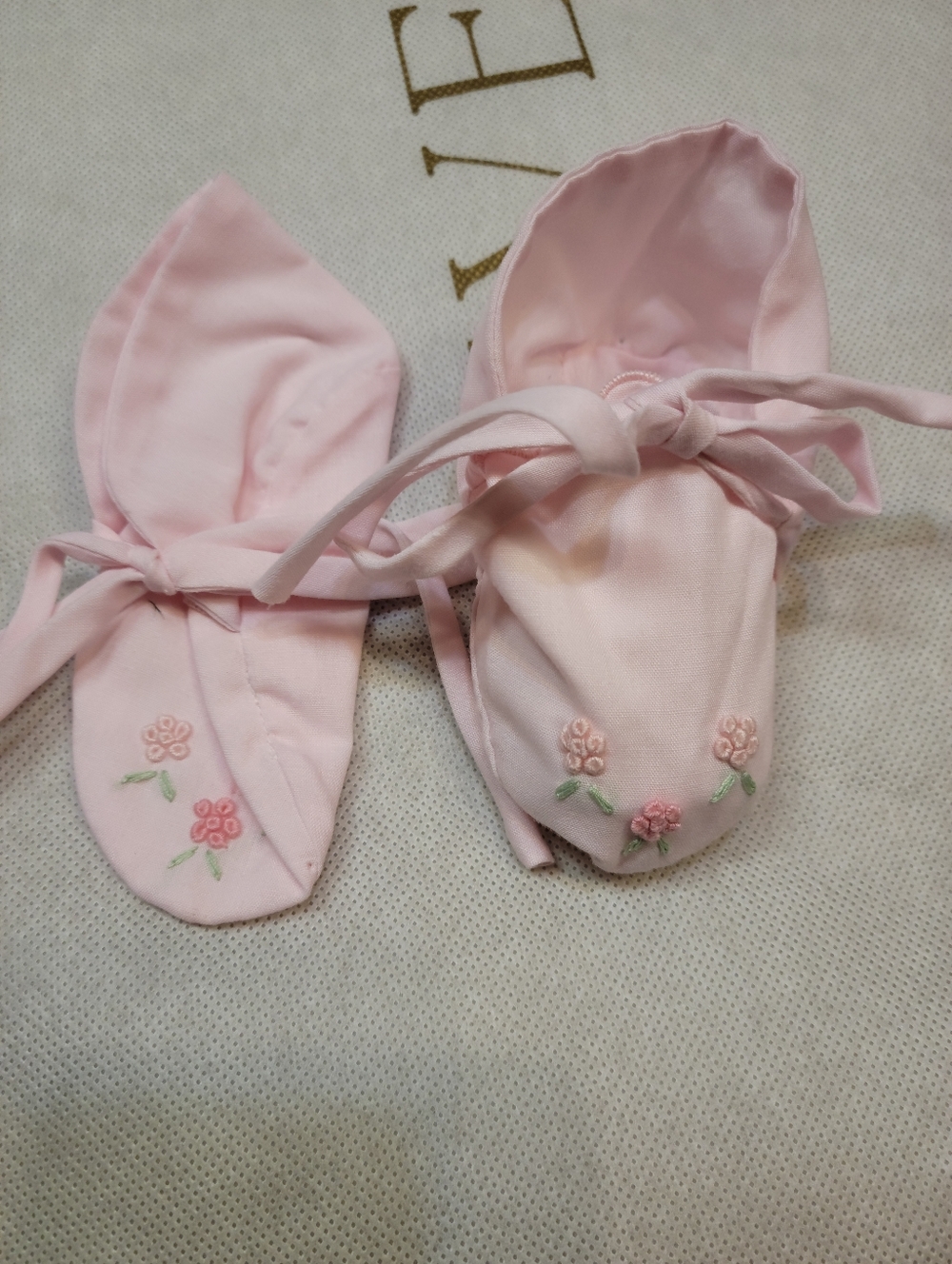 VintGe Pink Embroidered Scalloped Booties